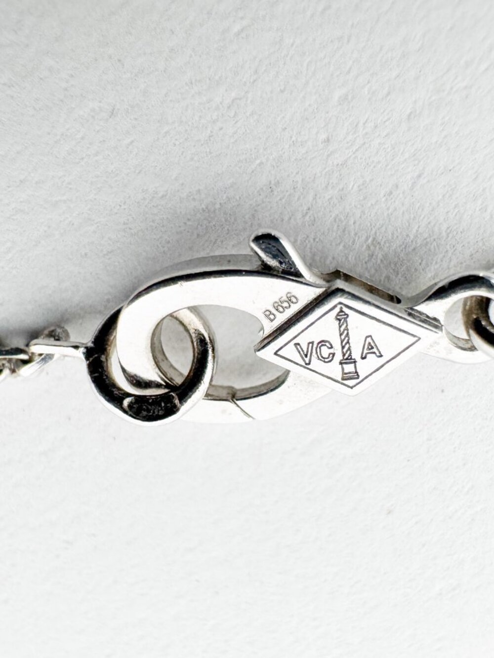 Van Cleef & Arpels Lotus openwork pendant mini model - Picture 8 of 10